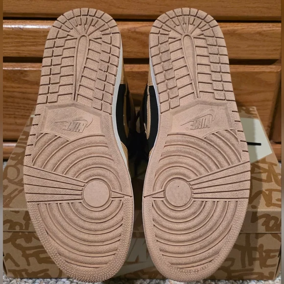 Nike Air Jordan 1 High OG Heirloom Size Mens 10 / Womans 11.5 - Picture 2 of 4